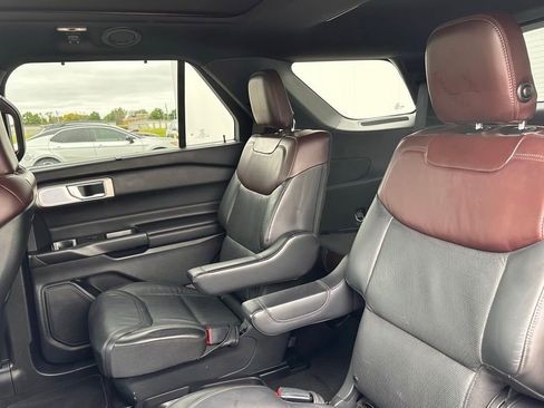 Certified 2020 Ford Explorer Platinum w/ Premium Technology Package AWD/4WD image 11