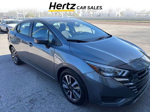 Used 2025 Nissan Versa SV image 1