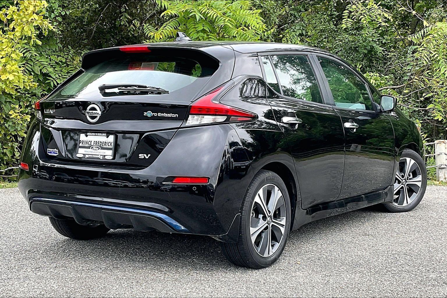 Used 2022 Nissan Leaf SV w/ SV Technology Package FWD image 13