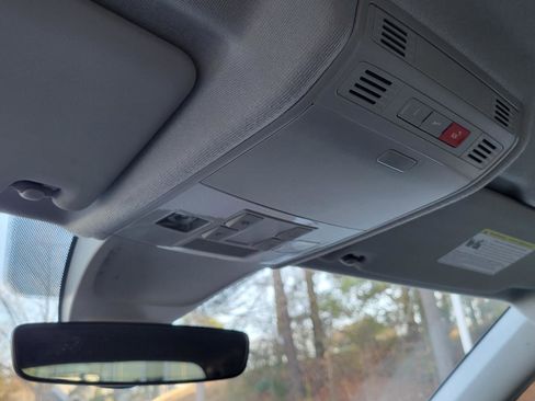 Certified 2024 Volkswagen Tiguan SE image 31