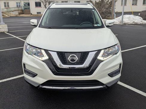 Used 2017 Nissan Rogue SV w/ Sun & Sound Touring Package image 2
