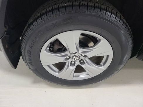 Used 2022 Toyota RAV4 XLE AWD/4WD image 34