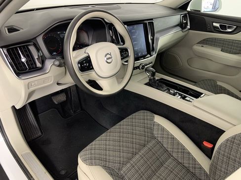Used 2020 Volvo V60 T5 Cross Country image 29