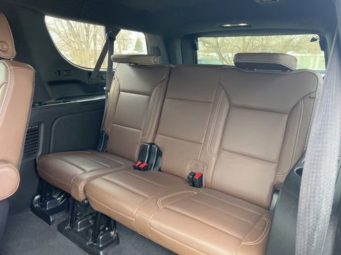 Used 2022 Chevrolet Suburban High Country image 19