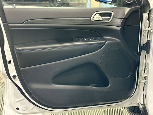 Used 2019 Jeep Grand Cherokee Laredo image 15