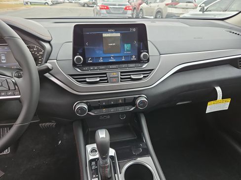 New 2025 Nissan Altima 2.5 SR image 23