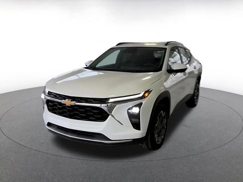 Used 2025 Chevrolet Trax LT image 6