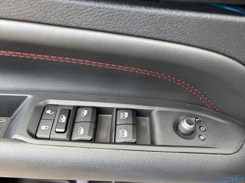 Used 2025 Jeep Compass Trailhawk image 20