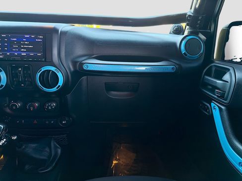 Used 2013 Jeep Wrangler Unlimited Rubicon w/ Connectivity Group image 18