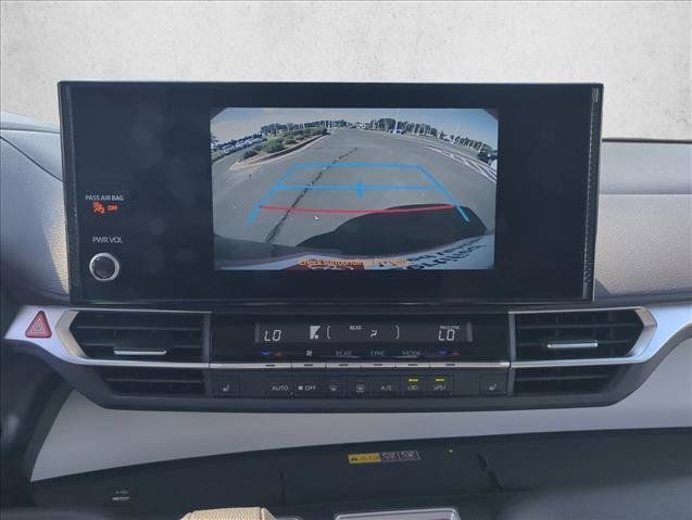 Used 2025 Toyota Sienna XLE FWD image 19