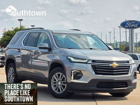 Used 2023 Chevrolet Traverse LT AWD/4WD image 1