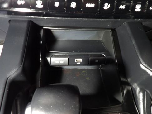 Used 2022 Kia Telluride LX FWD image 21
