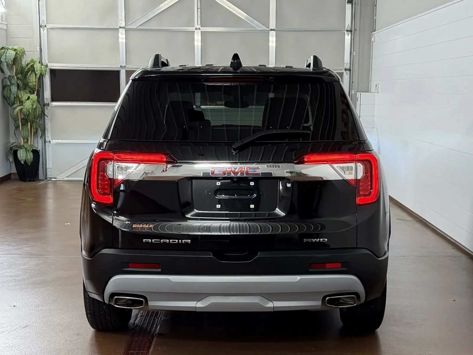 Used 2023 GMC Acadia SLE w/ Driver Convenience Package AWD/4WD image 4