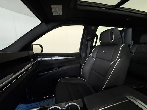 Certified 2026 Cadillac Escalade Luxury AWD/4WD image 16