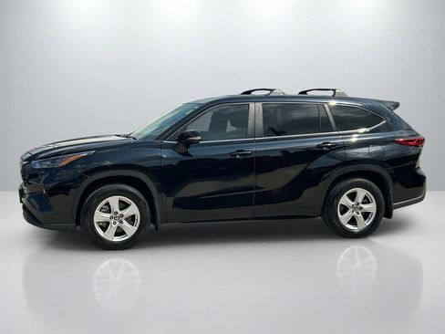 Used 2023 Toyota Highlander LE AWD/4WD image 8