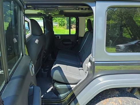 Used 2023 Jeep Wrangler Unlimited Rubicon 4xe w/ Cold Weather Group AWD/4WD image 15