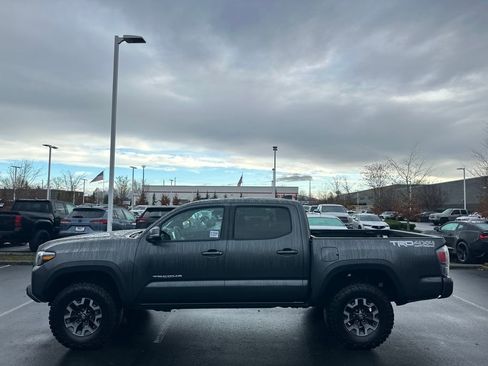 Used 2022 Toyota Tacoma TRD Off-Road image 6
