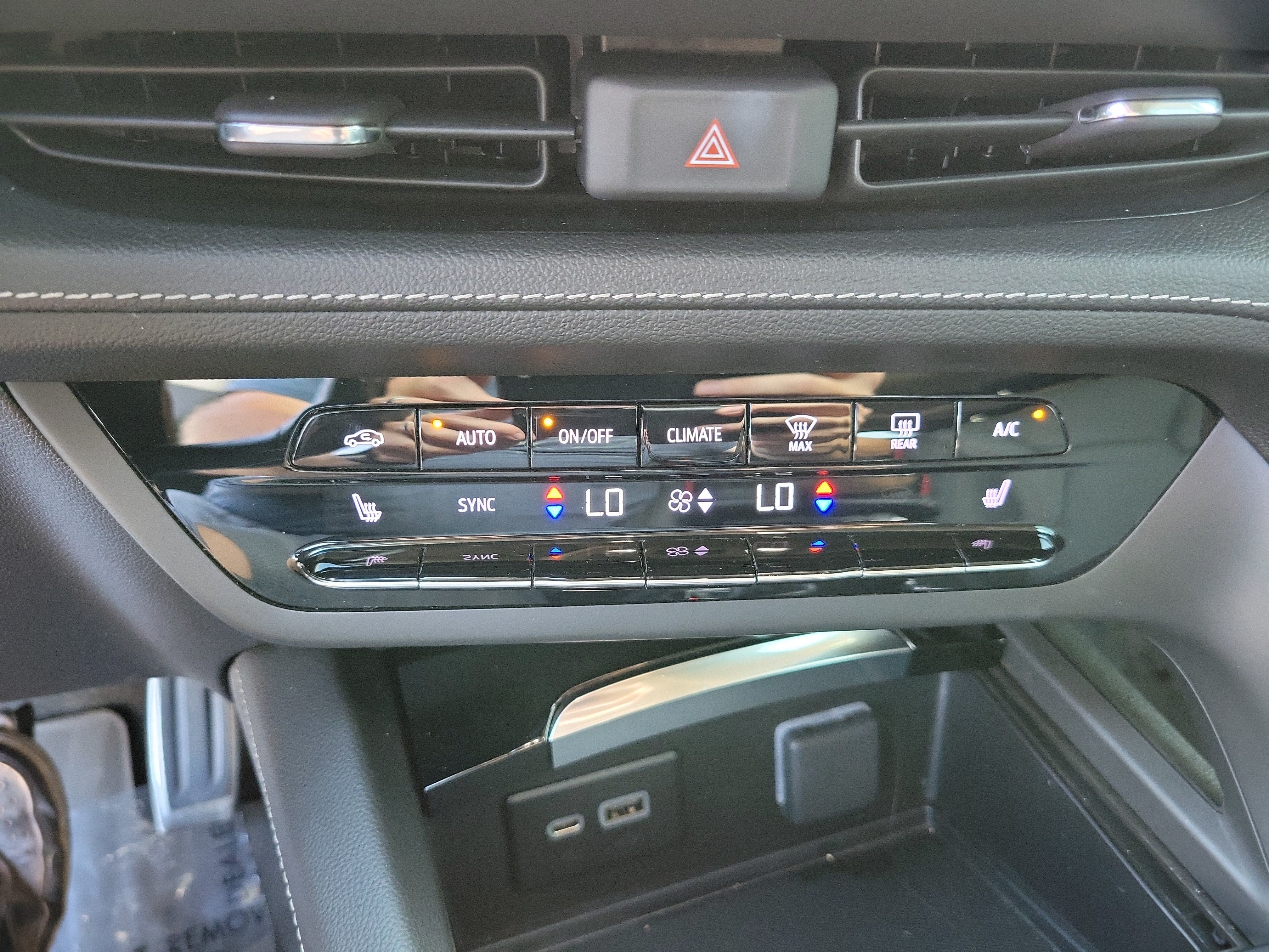 Used 2023 Buick Envision Essence w/ Sport Touring Package AWD/4WD image 17