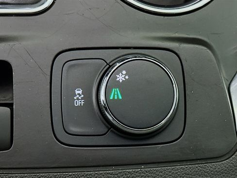 Used 2018 Chevrolet Traverse LT FWD image 25