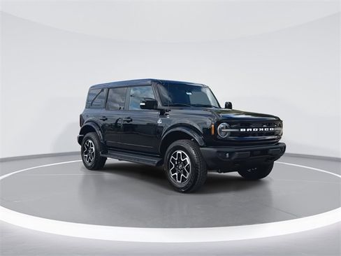 New 2025 Ford Bronco Outer Banks image 2