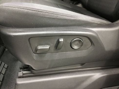 Used 2022 Chevrolet Silverado 1500 LT AWD/4WD image 11