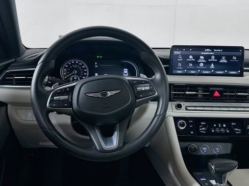 Used 2025 Genesis G70 2.5T image 18