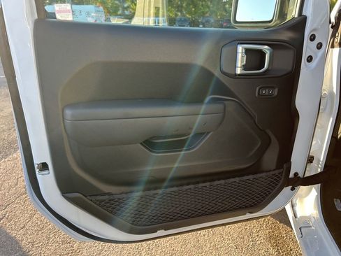 New 2026 Jeep Gladiator Sport AWD/4WD image 32