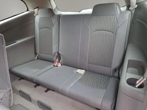 Used 2015 Chevrolet Traverse LT w/ Style and Technology Package FWD image 38