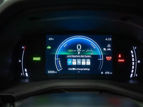 Used 2025 Toyota Camry SE image 18