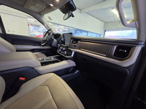 Used 2024 Ford Expedition Limited image 30
