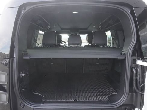 New 2026 Land Rover Defender 110 X-Dynamic SE image 31