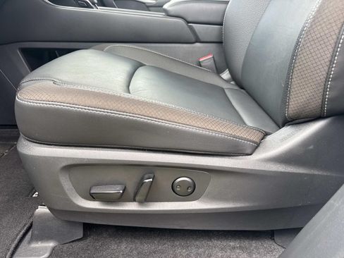 Used 2025 Nissan Pathfinder SL w/ Lighting Package (N92) FWD image 17