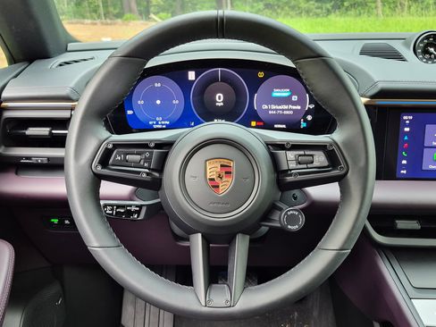 Certified 2025 Porsche Macan 4 Electric AWD/4WD image 7