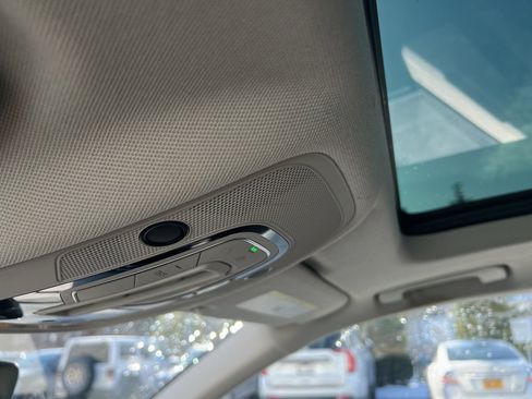 Used 2022 Audi Q8 Premium image 62