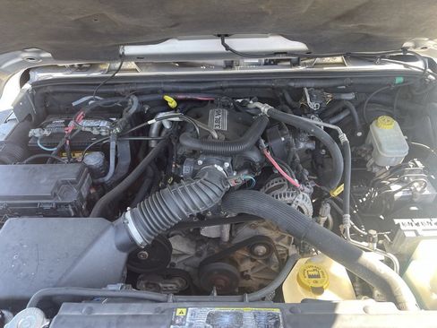 Used 2011 Jeep Wrangler Sahara image 34