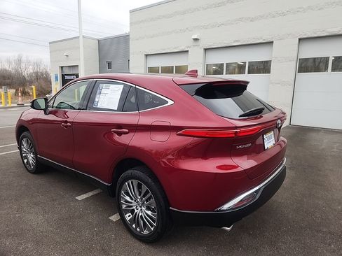 Used 2022 Toyota Venza Limited image 4