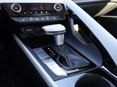 Used 2025 Hyundai Elantra Limited w/ Cargo Package image 21