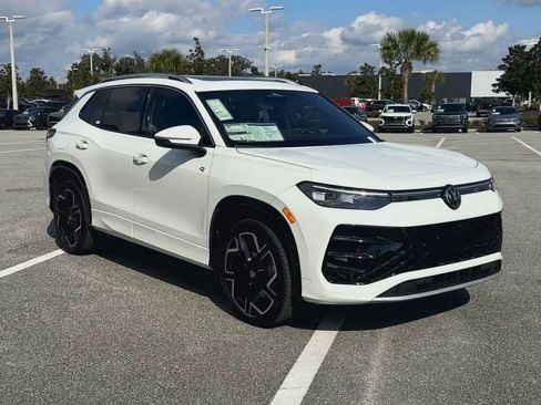 New 2026 Volkswagen Tiguan SEL R-Line image 2