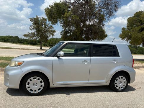 Used 2013 Scion xB FWD image 7