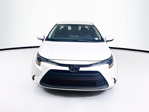 Used 2024 Toyota Corolla LE image 2