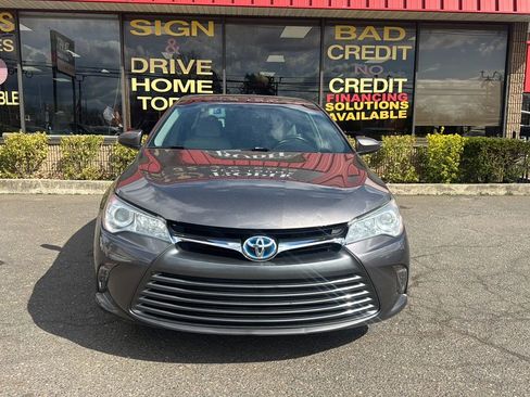 Used 2017 Toyota Camry XLE image 2