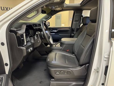 Used 2025 GMC Sierra 1500 Denali AWD/4WD image 9