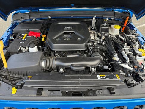 Used 2022 Jeep Wrangler Unlimited Sahara w/ Cold Weather Group image 20