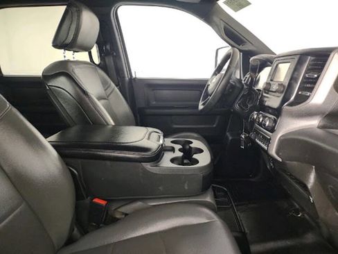 Used 2024 RAM 2500 Tradesman w/ Chrome Appearance Group AWD/4WD image 16