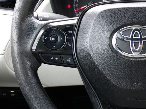 Used 2022 Toyota Corolla Cross L image 15