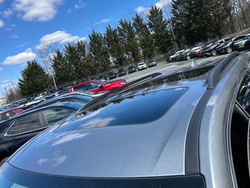 Used 2023 Chevrolet Traverse LT w/ LT Premium Package image 5