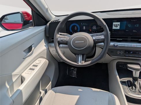 Used 2025 Hyundai Kona SEL AWD/4WD image 15