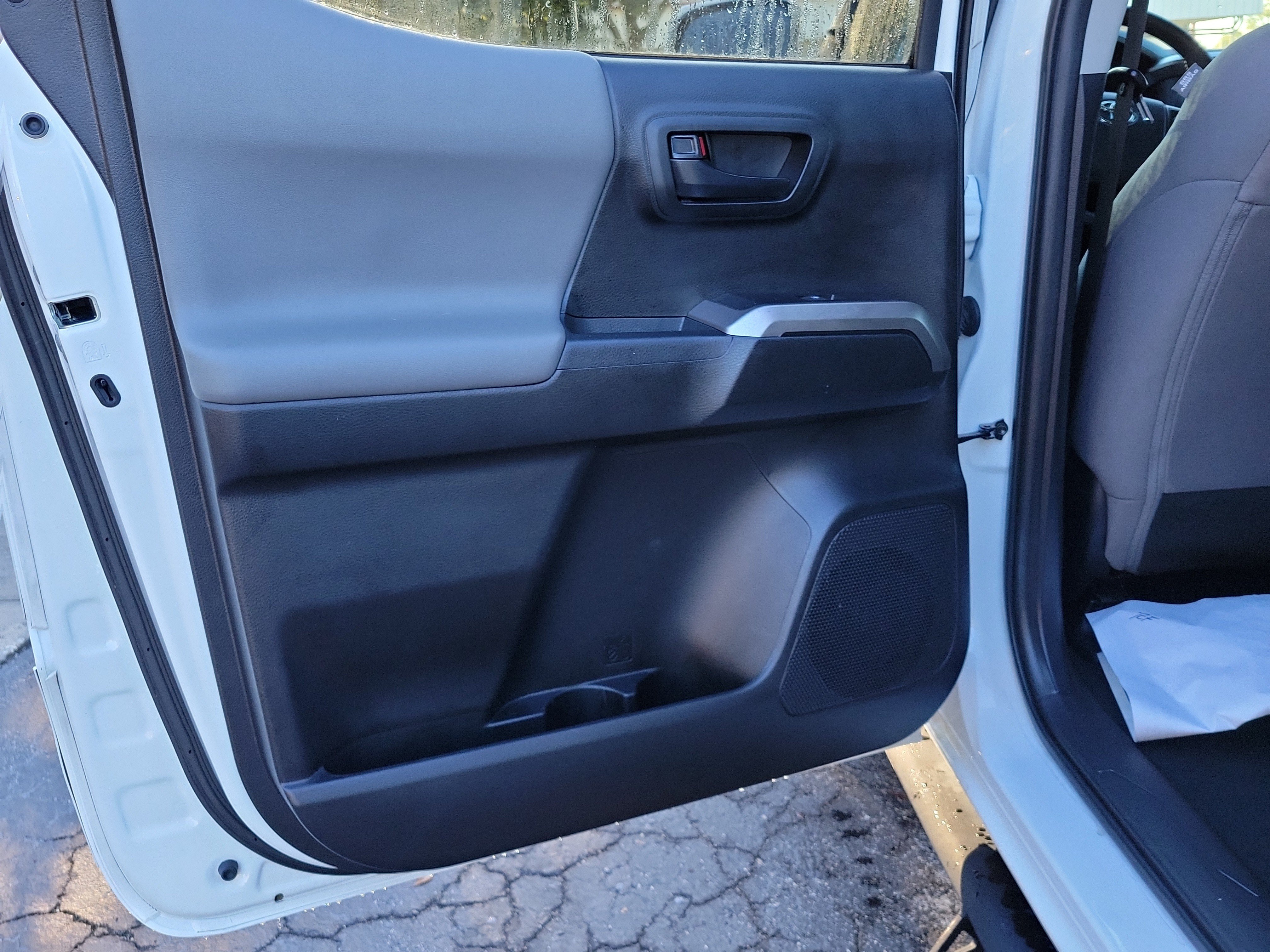 Used 2022 Toyota Tacoma SR5 w/ Technology Package RWD image 9