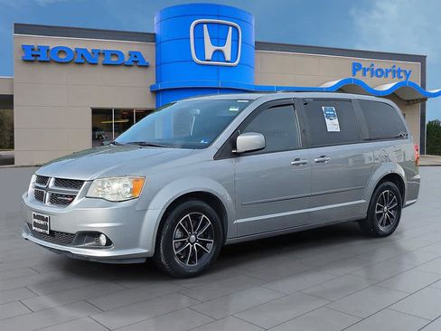 Used 2017 Dodge Grand Caravan GT FWD image 1