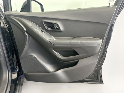Used 2019 Chevrolet Trax LS w/ Tint and Cruise Package FWD image 29